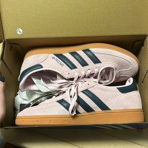 ⭐️Rare navy and pink sambas⭐️